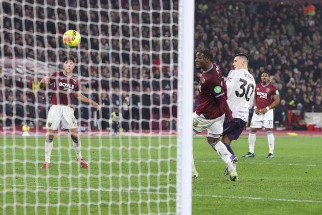 West Ham v Man Utd 10 February 2026, London - Premier League Football - West Ham United v Manchester United, ManU - Benjamin Sesko of Manchester United scores their equalising goal, bringing the score to 1-1 - Photo: Charlotte Wilson Offside. London UK Copyright: xCharlottexWilsonx xOffsidexOffside