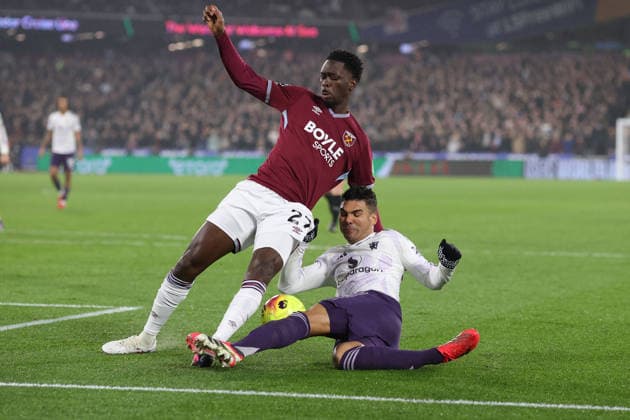 West Ham v Man Utd 10 February 2026, London - Premier League Football - West Ham United v Manchester United, ManU - Soungoutou Magassa of West Ham United blocks a cross from Casemiro of Manchester United - Photo: Charlotte Wilson Offside. London UK Copyright: xCharlottexWilsonx xOffsidexOffside