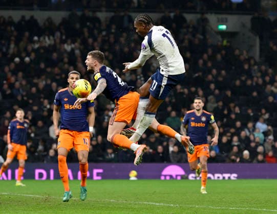 Tottenham Hotspur V Newcastle United. Premier League. Mathys Tel (Spurs) climbs above Kieran Trippier (Newcastle) during the Tottenham Hotspur V Newcastle United Premier League match at the Tottenham Hotspur Stadium, London. Tottenham Tottenham Hotspur Stadium UK Copyright: xMartinxDaltonx Spurs_Newcastle_100226_MD_029