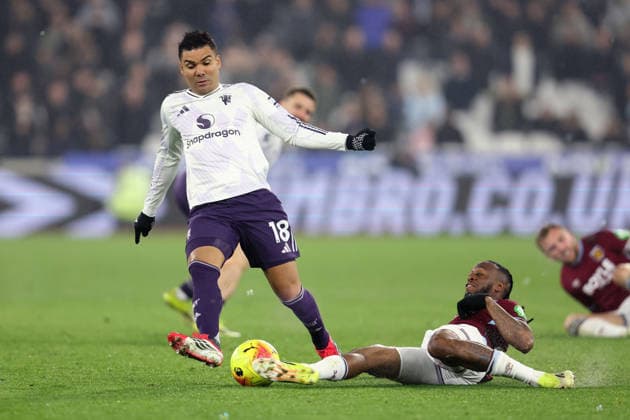 West Ham v Man Utd 10 February 2026, London - Premier League Football - West Ham United v Manchester United, ManU - Casemiro of Manchester United is dispossessed by Aaron Wan-Bissaka of West Ham United - Photo: Charlotte Wilson Offside. London UK Copyright: xCharlottexWilsonx xOffsidexOffside