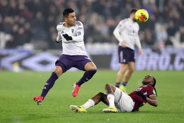 West Ham v Man Utd 10 February 2026, London - Premier League Football - West Ham United v Manchester United, ManU - Casemiro of Manchester United is dispossessed by Aaron Wan-Bissaka of West Ham United - Photo: Charlotte Wilson Offside. London UK Copyright: xCharlottexWilsonx xOffsidexOffside