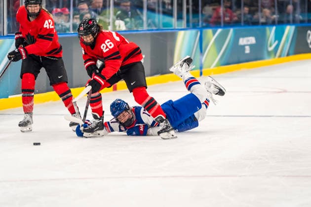 February 10, 2026, Milan, Lombardy, USA: Forward Britta Curl 17 of Team United States plays against Team Canada in the Preliminary Round Group A at the Milano Santagiulia Ice hockey, Eishockey Arena in MILAN, Italy during the 2026 Milano Cortina Winter Olympics. Team USA defeats Canada, 5-0. Olympics 2026: Milano Cortina: Ice Hockey WomenÃ¢â‚¬â ¢S: Britta Curl  - ZUMAa161 20260210_aaa_a161_057 Copyright: xWalterxG.xArcexSr.x