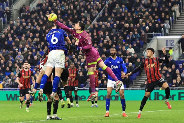 10th February 2026; Hill Dickinson Stadium, Liverpool, England; Premier League Football, Everton versus AFC Bournemouth; Bournemouth goalkeeper Djordje Petrovic wins the ball in the air from James Tarkowski of Everton  DavidxBlunsden