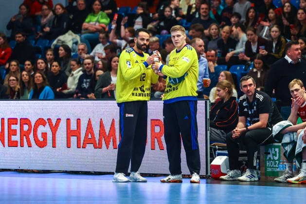 Handball I Herren I Saison 2025 2026 I Bundesliga I 20. Spieltag I HSV Hamburg - SC DHFK Leipzig I 10.02.2026 Mohamed Essam Moustafa El-Tayar (12, HSV Hamburg) Robin Haug (16, HSV Hamburg) Copyright: xLobeca RalfxHomburgx