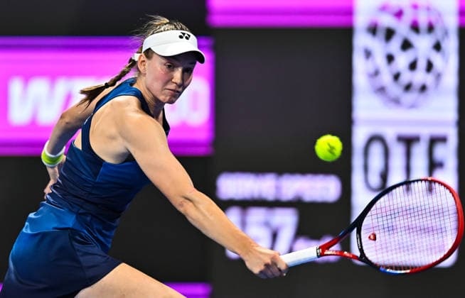 WTA, Tennis Damen Qatar TotalEnergies Open 2026-round of 32 in Doha - 10 Feb 2026 Elena Rybakina of Kazakhstan plays against Xinyu Wang of China (not in view) during their round of 32 match at the WTA Qatar TotalEnergies Open 2026 tennis tournament at the Khalifa International Tennis Complex. Elena Rybakina won against Xinyu Wang 6-2,6-4. ?? Doha Qatar Copyright: xNoushadxVariyattiyakkalx xSOPAxImagesx NVRITYAKAL4-036