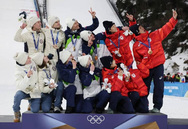 260210 -- PREDAZZO, Feb. 10, 2026 -- Gold medalists C from team Slovenia, silver medalists L from team Norway and bronze medalists from team Japan take a selfie during the awarding ceremony of the Ski jumping, Skispringen, Ski, nordisch mixed team match at the Milan-Cortina 2026 Olympic Winter games, Winterspiele,Spiele, Summer games in Predazzo, Italy, Feb. 10, 2026. MICO2026ITALY-PREDAZZO-OLYMPIC WINTER GAMES-SKI JUMPING-MIXED TEAM HuangxWei  (MICO2026)ITALY-PREDAZZO-OLYMPIC WINTER GAMES-SKI JUMPING-MIXED TEAM IMAGO HuangxWei  imago images 0847274496