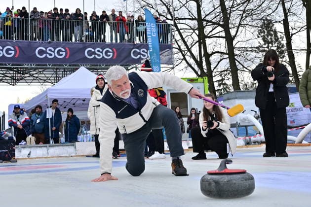 Czech President Petr Pavel and his wife Eva visit Olympic Festival in Ceske Budejovice, Czech Republic, February 11, 2026. Czech President Petr Pavel plays curling in Olympic Festival, Ceske Budejovice, Czech Republic, February 11, 2026. (CTKxPhoto VaclavxPancer) CTKPhotoP2026021104788  CTKPhotoP2026021104788