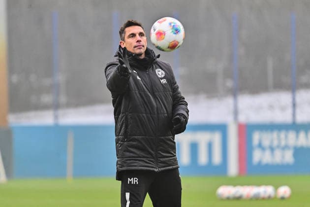 11.02.2026, Fußball, Herren, 2.BL, Saison 2025 2026, Training Holstein Kiel Trainer Marcel Rapp Kiel, Projensdorf Projensdorf, Trainigsplatz Schleswig-Holstein Deutschland *** 11 02 2026, Football, Men, 2 BL, Season 2025 2026, Training Holstein Kiel Coach Marcel Rapp Kiel, Projensdorf Projensdorf, Training ground Schleswig Holstein Germany