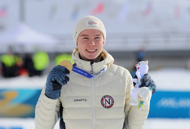 Olympische Winterspiele, Olympia, Nordische Kombination, Individual Gundersen Normal Hill 10km, Langlauf, Val di Fiemme, Tesero Olympiasieger, Goldmedaille bei der Siegerehrung OFTEBRO Jens Luraas (NOR) , Gold *** Olympic Winter Games, Olympic Games, Nordic combined, Individual Gundersen Normal Hill 10km, cross-country skiing, Val di Fiemme, Tesero Olympic champion, gold medal at the award ceremony OFTEBRO Jens Luraas NOR , Gold