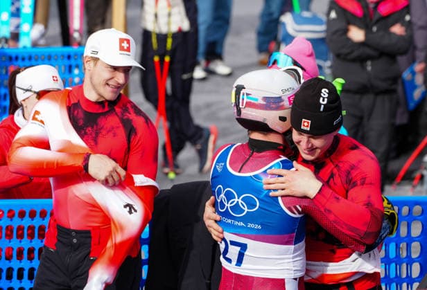 (260211) -- BORMIO, Feb. 11, 2026 -- Franjo von Allmen (R) of Switzerland hugs Brodie Seger (C) of Canada after the alpine skiing men s Super-G at the Milan-Cortina 2026 Olympic Winter games, Winterspiele,Spiele, Summer games in Bormio, Italy, Feb. 11, 2026. ) (MICO2026)ITALY-BORMIO-OLYMPIC WINTER GAMES-ALPINE SKIING-MEN S SUPER-G YanxLinyun 