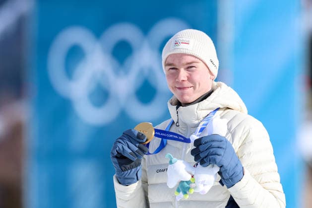 Olympische Winterspiele Milano Cortina 2026 Nordische Kombination Einzel Gundersen Normalschanze 10km am 11.02.2026 im Tesero Cross-Country Skiing Stadium in Cortina d™Ampezzo Jens Luraas Oftebro ( Norwegen ) gewinnt die Gold Medaille *** Olympic Winter Games Milano Cortina 2026 Nordic Combined Individual Gundersen Normal Hill 10km on 11 02 2026 at the Tesero Cross Country Skiing Stadium in Cortina d™Ampezzo Jens Luraas Oftebro Norway wins the gold medal xMSx