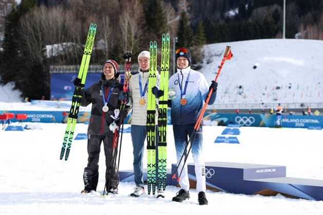 Olympische Winterspiele Milano Cortina 2026 Nordische Kombination Einzel Gundersen Normalschanze 10km am 11.02.2026 im Tesero Cross-Country Skiing Stadium in Cortina d™Ampezzo Johannes Lamparter ( Österreich ), links - Jens Luraas Oftebro ( Norwegen ), mitte - Eero Hirvonen ( Finnland ), rechts *** Olympic Winter Games Milano Cortina 2026 Nordic Combined Individual Gundersen Normal Hill 10km on 11 02 2026 at Tesero Cross Country Skiing Stadium in Cortina d™Ampezzo Johannes Lamparter Austria , left Jens Luraas Oftebro Norway , center Eero Hirvonen Finland , right xMSx
