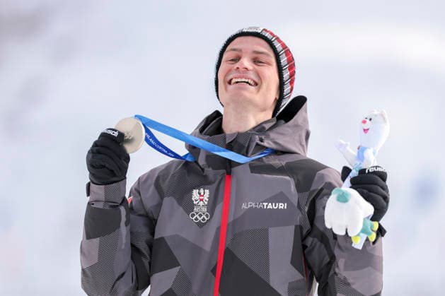 OLYMPICS - Winter Olympic Games, Olympische Spiele, Olympia, OS Milano Cortina 2026 TESERO,ITALY,11.FEB.26 - OLYMPICS, NORDIC SKIING, NORDIC COMBINED - Winter Olympic Games Milano Cortina 2026, normal hill, 10km Gundersen, men, medal ceremony. Image shows the rejoicing of Johannes Lamparter (AUT).  GEPAxpictures xMatthiasxTrinkl