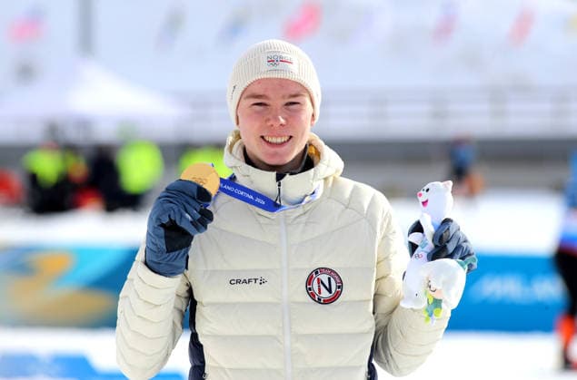 Olympische Winterspiele, Olympia, Nordische Kombination, Individual Gundersen Normal Hill 10km, Langlauf, Val di Fiemme, Tesero Der Olympiasieger, Goldmedaille OFTEBRO Jens Luraas (NOR) bei der Siegerehrung *** Olympic Winter Games, Olympic Games, Nordic Combined, Individual Gundersen Normal Hill 10km, Cross-Country Skiing, Val di Fiemme, Tesero The Olympic Champion, Gold Medal OFTEBRO Jens Luraas NOR at the award ceremony