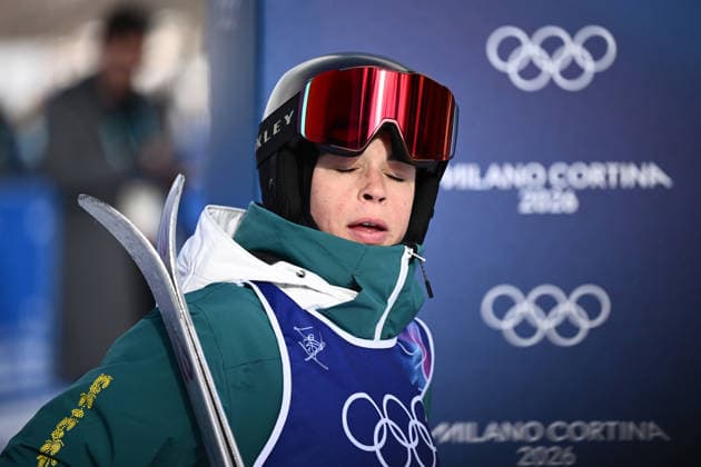 2026 WINTER Olympic Games, Olympische Spiele, Olympia, OS A devastated Jakara Anthony of Australia after losing control during her 2nd run in the Freestyle Skiing Women™s Moguls final at the Livigno aerials and moguls park on day 5 of the 2026 Milano Cortina Winter Olympic Games in Sondrio, Italy, Wednesday, February 11, 2026. ( NO ARCHIVING, EDITORIAL USE ONLY MILANO LOMBARDY ITALY  Copyright: xDANxHIMBRECHTSx 20260212123406191421