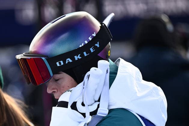 2026 WINTER Olympic Games, Olympische Spiele, Olympia, OS A devastated Jakara Anthony of Australia after losing control during her 2nd run in the Freestyle Skiing Women™s Moguls final at the Livigno aerials and moguls park on day 5 of the 2026 Milano Cortina Winter Olympic Games in Sondrio, Italy, Wednesday, February 11, 2026. ( NO ARCHIVING, EDITORIAL USE ONLY MILANO LOMBARDY ITALY  Copyright: xDANxHIMBRECHTSx 20260212122535705212