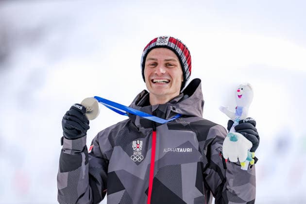 OLYMPICS - Winter Olympic Games, Olympische Spiele, Olympia, OS Milano Cortina 2026 TESERO,ITALY,11.FEB.26 - OLYMPICS, NORDIC SKIING, NORDIC COMBINED - Winter Olympic Games Milano Cortina 2026, normal hill, 10km Gundersen, men, medal ceremony. Image shows Johannes Lamparter (AUT).  GEPAxpictures xMatthiasxTrinkl