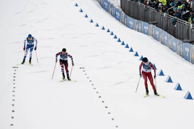 Zieleinlauf Johannes Lamparter ( Österreich ), Jens Luraas Oftebro ( Norwegen ) und Eero Hirvonen ( Finnland ), Nordic Combined Individual Men, Milano Cortina 2026 Olympic Games, Olympische Spiele, Olympia, OS 11-02-2026 *** Finish line Johannes Lamparter Austria , Jens Luraas Oftebro Norway and Eero Hirvonen Finland , Nordic Combined Individual Men, Milano Cortina 2026 Olympic Games 11 02 2026 Copyright: HMBxMedia MarcxNiemeyer