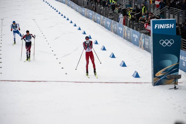 Zieleinlauf Johannes Lamparter ( Österreich ), Jens Luraas Oftebro ( Norwegen ) und Eero Hirvonen ( Finnland ), Nordic Combined Individual Men, Milano Cortina 2026 Olympic Games, Olympische Spiele, Olympia, OS 11-02-2026 *** Finish line Johannes Lamparter Austria , Jens Luraas Oftebro Norway and Eero Hirvonen Finland , Nordic Combined Individual Men, Milano Cortina 2026 Olympic Games 11 02 2026 Copyright: HMBxMedia MarcxNiemeyer