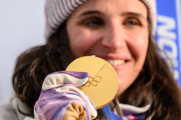 260211 Gold medalist Julia Simon of France celebrates on the podium after the women s biathlon 15 km individual during day 5 of the 2026 Winter Olympics on February 11, 2026 in Anterselva. Photo: Mathias Bergeld BILDBYRAN kod MB JM0789 skidskytte biathlon skiskyting Olympic Games, Olympische Spiele, Olympia, OS olympics winter olympics os ol olympiska spel vinter-os olympiske leker milano cortina 2026 milan cortina 2026 milano cortina 2026 olympic games milano cortina 2026 winter olympic games milano cortina-os milano cortina-ol vinter-ol 5 bbeng individual 15 km dam women kvinner Gold guld medal medalj *** 260211 Gold medalist Julia Simon of France celebrates on the podium after the women s biathlon 15 km individual during day 5 of the 2026 Winter Olympics on February 11, 2026 in Anterselva Photo Mathias Bergeld BILDBYRAN kod MB JM0789 biathlon biathlon olympic games olympics olympics winter olympics os ol olympiska spel vinter os olympiske leker milano cortina 2026 milan cortina 2026 milano cortina 2026 olympic games milano cortina 2026 winter olympic games milano cortina os milano cortina ol vinter ol 5 bbeng individual 15 km dam women kvinner Gold guld medal medalj  Copyright: MATHIASxBERGELD BB260211MB100