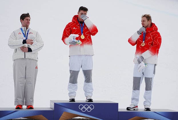 (260211) -- BORMIO, Feb. 11, 2026 -- Gold medalist Franjo von Allmen (C) of Switzerland, silver medalist Ryan Cochran-Siegle (L) of the United States and bronze medalist Marco Odermatt of Switzerland react during the awarding ceremony for the alpine skiing men s Super-G at the Milan-Cortina 2026 Olympic Winter games, Winterspiele,Spiele, Summer games in Bormio, Italy, Feb. 11, 2026. ) (MICO2026)ITALY-BORMIO-OLYMPIC WINTER GAMES-ALPINE SKIING-MEN S SUPER-G YanxLinyun 