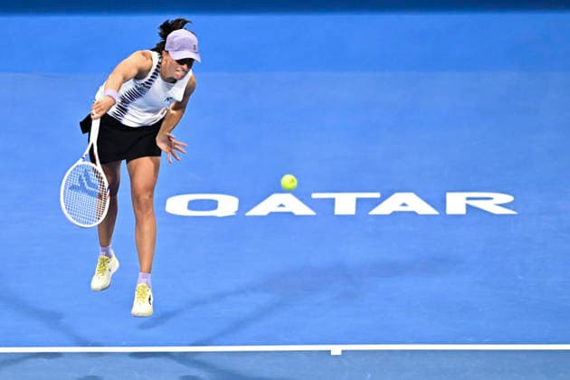 WTA, Tennis Damen QATAR TOTALENERGIES OPEN 2026-ROUND OF 16 Iga Swiatek of Poland competes in her round of 16 match against Daria Kasatkina of Australia during the WTA Qatar TotalEnergies Open 2026 tennis tournament at the Khalifa International Tennis Complex in Doha, Qatar, on February 11, 2026. ¨ ¨¨ DOHA Qatar Copyright: xNOUSHADx