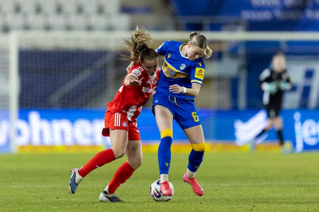Google Pixel Frauen-Bundesliga: FC Carl Zeiss Jena vs. FC Bayern München; Jena; 11.02.2026 Nike Andersson ( 6; FC Carl Zeiss Jena) gegen Georgia Stanway ( 31; FC Bayern München) Google Pixel Frauen-Bundesliga: FC Carl Zeiss Jena vs. FC Bayern München; ad hoc arena im Ernst-Abbe-Sportfeld; 11.02.2026 DFB REGULATIONS PROHIBIT ANY USE OF PHOTOGRAPHS AS IMAGE SEQUENCES AND OR QUASI-VIDEO. Copyright: xBEAUTIFULxSPORTS Duehringx
