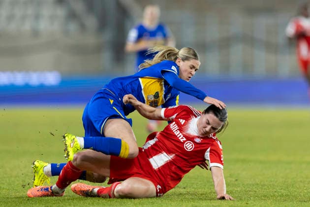 Google Pixel Frauen-Bundesliga: FC Carl Zeiss Jena vs. FC Bayern München; Jena; 11.02.2026 Melina Reuter ( 7; FC Carl Zeiss Jena) gegen Vanessa Gilles ( 2; FC Bayern München) Google Pixel Frauen-Bundesliga: FC Carl Zeiss Jena vs. FC Bayern München; ad hoc arena im Ernst-Abbe-Sportfeld; 11.02.2026 DFB REGULATIONS PROHIBIT ANY USE OF PHOTOGRAPHS AS IMAGE SEQUENCES AND OR QUASI-VIDEO. Copyright: xBEAUTIFULxSPORTS Duehringx