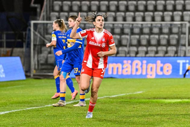 Fußball I Frauen I Saison 2025-2026 I Bundesliga I 16. Spieltag I FC Carl Zeiss Jena - FC Bayern München I 11.02.2026 Torjubel Jovana Damnjanovic (9, FC Bayern München) nach dem Tor zum 2:0 Jena Ernst-Abbe-Sportfeld, ad hoc Arena Thüringen Deutschland Copyright: xLobeca InesxHähnelx