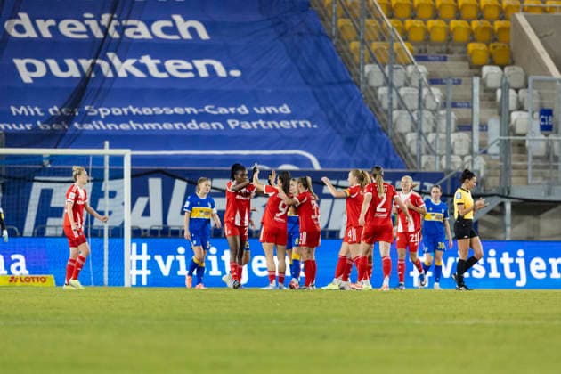 Google Pixel Frauen-Bundesliga: FC Carl Zeiss Jena vs. FC Bayern München; Jena; 11.02.2026 Jubel, Edna Imade ( 29; FC Bayern München) (links) und Jovana Damnjanovi? ( 9; FC Bayern München) Google Pixel Frauen-Bundesliga: FC Carl Zeiss Jena vs. FC Bayern München; ad hoc arena im Ernst-Abbe-Sportfeld; 11.02.2026 DFB REGULATIONS PROHIBIT ANY USE OF PHOTOGRAPHS AS IMAGE SEQUENCES AND OR QUASI-VIDEO. Copyright: xBEAUTIFULxSPORTS Duehringx