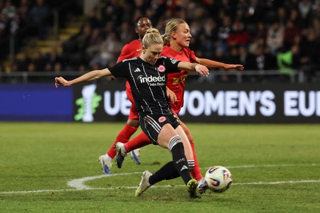FBL - UEFA Women™s Europa Cup 2025 26 Eintracht Frankfurt - Nordsjaelland Rebecka Blomqvist (Eintracht Frankfurt), Astrid Engsig-Karup (Nordsaelland) in action, with the ball during the Women™s Europa Cup match between Eintracht Frankfurt and Nordsaelland at Stadion am Brentanobad in Frankfurt am Main, Germany, February 11, 2026. Copyright: JoaquimxFerreira