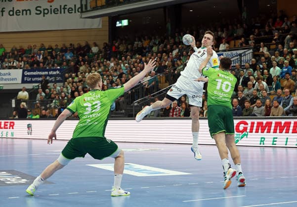 11.02.2026, xovx, Handball Daikin Handball Bundesliga, HSG Wetzlar - Füchse Berlin v.l. Georg Löwen (HSG Wetzlar), Lasse Bredekjaer Andersson (Füchse Berlin), Josip Simic (HSG Wetzlar) Wetzlar Buderus-Arena Hessen Deutschland (DE)