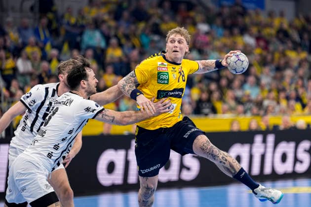 v.li.: Magnus Landin Jacobsen (THW, 7), Veron Nacinovic (THW, 93), Edwin Aspenbäck (RNL, 78), Zweikampf, Spielszene, Duell, duel, tackle, tackling, Dynamik, Action, Aktion, 11.02.2026, Mannheim (Deutschland), Handball, Bundesliga, Rhein-Neckar Löwen - THW Kiel