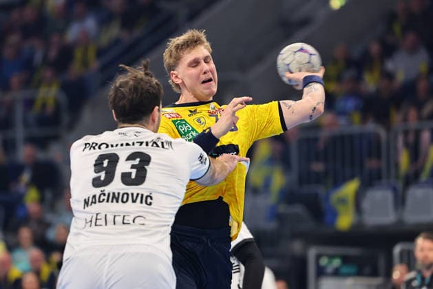 Torwurf von Edwin Aspenbaeck (Rhein-Neckar Loewen, 78) im Zweikampf mit Veron Nacinovic (THW Kiel, 93) GER, Rhein-Neckar Loewen vs THW Kiel, Handball, Daikin Handball-Bundesliga, 20. Spieltag, Spielzeit 2025 2026, 11.02.2026 GER, Rhein-Neckar Loewen vs THW Kiel, Handball, Daikin Handball-Bundesliga, 20. Spieltag, Spielzeit 2025 2026, 11.02.2026 Mannheim Copyright: xEibner-Pressefoto RenexWeissx EP_RWS