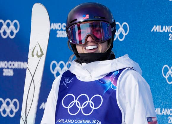 Elizabeth Lemley of the United States waits for her score after her final run at the Women s Freestyle Skiing Moguls Finals at the Milano Cortina 2026 Winter Olympic Games, Olympische Spiele, Olympia, OS in Livigno, Italy, on Wednesday, February 11, 2026. Lemley of the United States won the gold medal, Jaelin Kauf of the United States won the silver medal and Perrine Laffont of France won the bronze medal.  OLY20260211872a BOBxSTRONG
