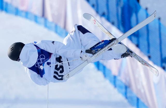 Elizabeth Lemley of the United States competes in her final run at the Women s Freestyle Skiing Moguls Finals at the Milano Cortina 2026 Winter Olympic Games, Olympische Spiele, Olympia, OS in Livigno, Italy, on Wednesday, February 11, 2026. Lemley of the United States won the gold medal, Jaelin Kauf of the United States won the silver medal and Perrine Laffont of France won the bronze medal.  OLY20260211872b BOBxSTRONG