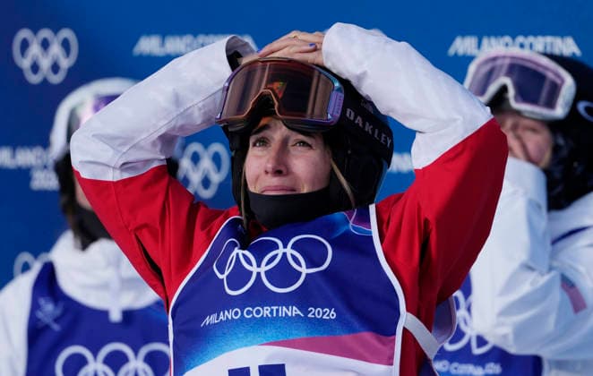 Perrine Laffont of France reacts after seeing her score to win a bronze medal at the Women s Freestyle Skiing Moguls Finals at the Milano Cortina 2026 Winter Olympic Games, Olympische Spiele, Olympia, OS in Livigno, Italy, on Wednesday, February 11, 2026. Lemley of the United States won the gold medal, Jaelin Kauf of the United States won the silver medal and Perrine Laffont of France won the bronze medal.  OLY20260211873 BOBxSTRONG