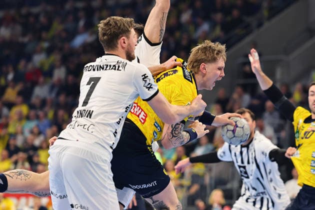Edwin Aspenbaeck (Rhein-Neckar Loewen, 78) im Zweikampf mit Magnus Landin (THW Kiel, 07) GER, Rhein-Neckar Loewen vs THW Kiel, Handball, Daikin Handball-Bundesliga, 20. Spieltag, Spielzeit 2025 2026, 11.02.2026 GER, Rhein-Neckar Loewen vs THW Kiel, Handball, Daikin Handball-Bundesliga, 20. Spieltag, Spielzeit 2025 2026, 11.02.2026 Mannheim Copyright: xEibner-Pressefoto RenexWeissx EP_RWS