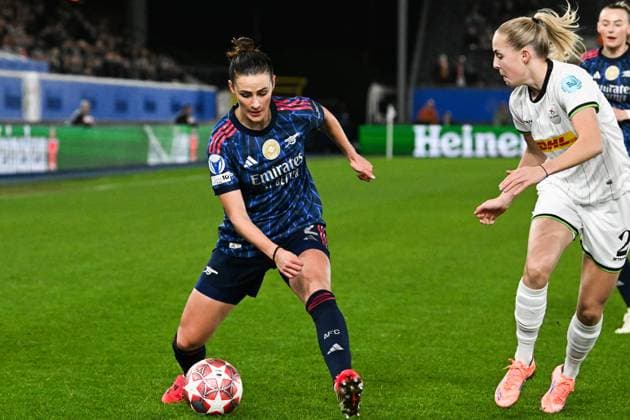 Arsenal?s Emily Fox and OHL Women s Saar Janssen pictured in action during a soccer match between Oud-Heverlee Leuven Women and English Arsenal, Wednesday 11 February 2026 in Heverlee, in the Knockout Play-offs (1st leg) phase of the UEFA Women s Champions League competition. JILLxDELSAUX  x162688690x