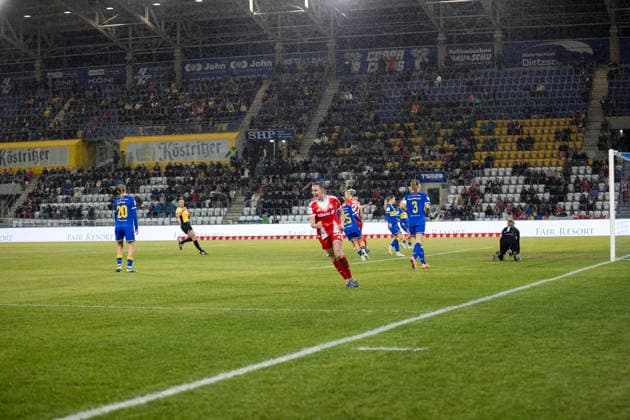 Google Pixel Frauen-Bundesliga: FC Carl Zeiss Jena vs. FC Bayern München; Jena; 11.02.2026 Tor durch Georgia Stanway ( 31; FC Bayern München) Google Pixel Frauen-Bundesliga: FC Carl Zeiss Jena vs. FC Bayern München; ad hoc arena im Ernst-Abbe-Sportfeld; 11.02.2026 DFB REGULATIONS PROHIBIT ANY USE OF PHOTOGRAPHS AS IMAGE SEQUENCES AND OR QUASI-VIDEO. Copyright: xBEAUTIFULxSPORTS Duehringx