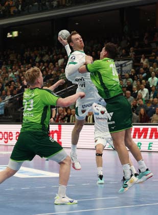 11.02.2026, xovx, Handball Daikin Handball Bundesliga, HSG Wetzlar - Füchse Berlin v.l. Georg Löwen (HSG Wetzlar), Mathias Gidsel (Füchse Berlin), Josip Simic (HSG Wetzlar) Wetzlar Buderus-Arena Hessen Deutschland (DE)