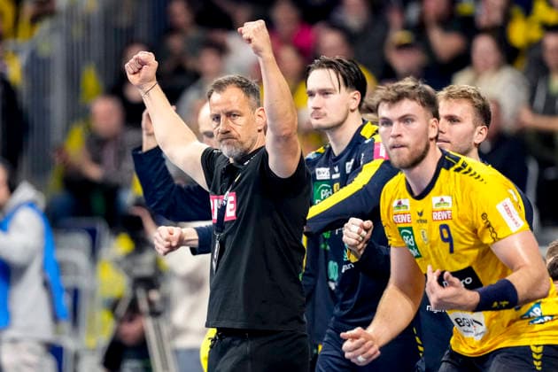 Maik Machulla (Trainer, Cheftrainer, RNL), Jubel, jubeln, jubelt, celebration, Freude, freuen, freut sich, zuversichtlich, optimistisch, positiv, Spielszene, 11.02.2026, Mannheim (Deutschland), Handball, Bundesliga, Rhein-Neckar Löwen - THW Kiel