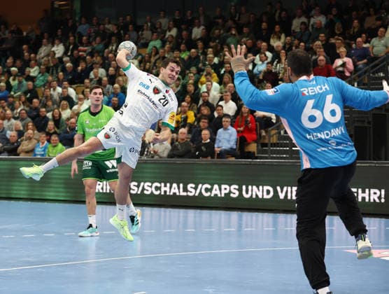 11.02.2026, xovx, Handball Daikin Handball Bundesliga, HSG Wetzlar - Füchse Berlin v.l. Josip Simic (HSG Wetzlar), Tim Freihöfer (Füchse Berlin), Karim Hendawy (HSG Wetzlar) Wetzlar Buderus-Arena Hessen Deutschland (DE)