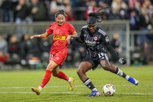 GER, Frankfurt, Eintracht Frankfurt vs FC Nordsjaelland, Europacup, Fussball, UEFA, Spielzeit 2024 2026, Stadion am Brentanobad, Viertelfinale, Hinspiel im Bild v.l.: Simone Andersen (FC Nordsjaelland Frauen 17), Nicole Anyomi (Eintracht Frankfurt Frauen 19), Torschuss DFB DFL REGULATIONS PROHIBIT ANY USE OF PHOTOGRAPHS AS IMAGE SEQUENCES AND OR QUASI-VIDEO, 11.02.2026 Copyright: HMBxMedia HendrikxHamelau