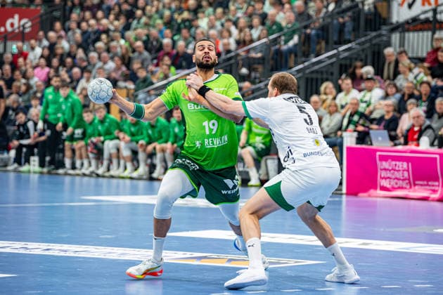Handball Bundesliga; HSG Wetzlar - Füchse Berlin, 11.02.26 Philipp Ahouansou (HSG Wetzlar, 19) Max Darj (Füchse Berlin, 5) Handball Bundesliga; HSG Wetzlar - Füchse Berlin: Wetzlar, 11.02.26 Copyright: xBEAUTIFULxSPORTS Roeczeyx