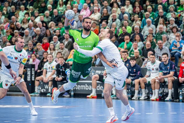 Handball Bundesliga; HSG Wetzlar - Füchse Berlin, 11.02.26 Philipp Ahouansou (HSG Wetzlar, 19), Mathias Gidsel (Füchse Berlin, 19) Handball Bundesliga; HSG Wetzlar - Füchse Berlin: Wetzlar, 11.02.26 Copyright: xBEAUTIFULxSPORTS Roeczeyx