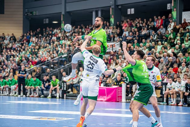 Handball Bundesliga; HSG Wetzlar - Füchse Berlin, 11.02.26 Philipp Ahouansou (HSG Wetzlar, 19), Matthes Langhoff (Füchse Berlin, 25), Josip Simic (HSG Wetzlar, 10), Max Darj (Füchse Berlin, 5) Handball Bundesliga; HSG Wetzlar - Füchse Berlin: Wetzlar, 11.02.26 Copyright: xBEAUTIFULxSPORTS Roeczeyx