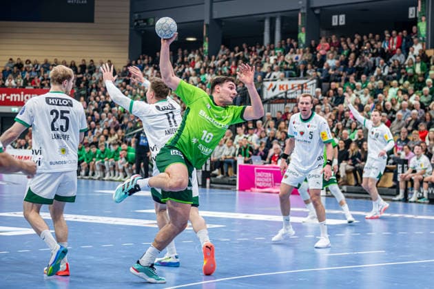 Handball Bundesliga; HSG Wetzlar - Füchse Berlin, 11.02.26 Josip Simic (HSG Wetzlar, 10), Lasse Andersson (Füchse Berlin, 11), Matthes Langhoff (Füchse Berlin, 25), Max Darj (Füchse Berlin, 5) Handball Bundesliga; HSG Wetzlar - Füchse Berlin: Wetzlar, 11.02.26 Copyright: xBEAUTIFULxSPORTS Roeczeyx