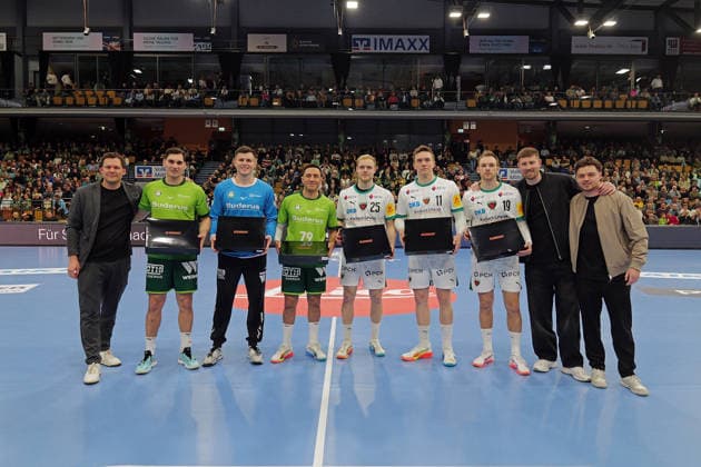11.02.2026, xovx, Handball Daikin Handball Bundesliga, HSG Wetzlar - Füchse Berlin Ehrung für die Gewinner in den Kontinentalmeisterschaften, v.l. Arne Wohlfahrt (HSG Wetzlar), Josip Simic (HSG Wetzlar, Bronzemedaille Europameisterschaft mit Kroatien), Anadin Suljakovic (HSG Wetzlar, Silbermedaille Asienmeisterschaft mit Katar), Ahmet Nafea (HSG Wetzlar, Goldmedaille Asienmeisterschaft mit Ägypten), Matthes Langhoff (Füchse Berlin, Silbermedaille Europameisterschaft mit Deutschland), Lasse Bredekjaer Andersson (Füchse Berlin, Europameister mit Dänemark), Mathias Gidsel (Füchse Berlin, Europameister mit Dänemark) Wetzlar Buderus-Arena Hessen Deutschland (DE)