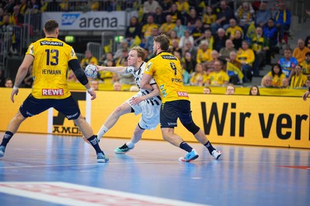 RECORD DATE NOT STATED Szene mit Eric Johansson (21; THW Kiel) und Tim Nothdurft (28; Rhein Neckar Löwen) Szene mit Eric Johansson (21; THW Kiel) und Tim Nothdurft (28; Rhein Neckar Löwen)
